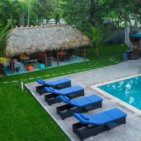Villa Tropical - Your Private Miami Resort With A Heated Pool